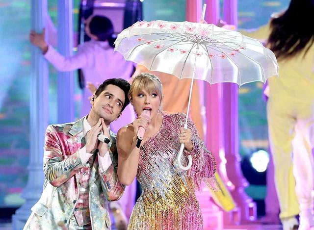 画像2: テイラー・スウィフト、ビルボード・ミュージック・アワードで新曲「ME!」を披露
