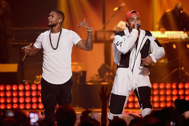 画像: 2014年のiHeartRadio Music Festivalで共演したアッシャーとクリス。