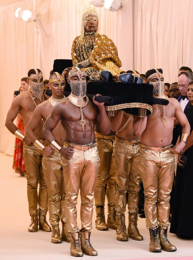 画像1: メットガラの歴史に残る来場シーン!ビリー・ポーターが「徒歩ゼロ」でレカペに降臨