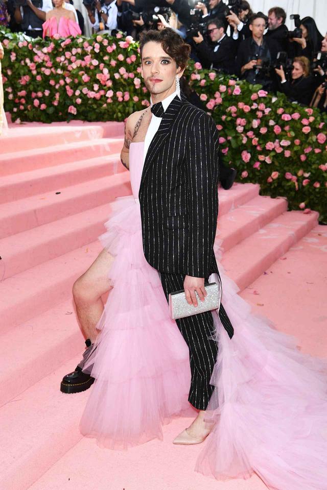画像2: マイケル・ユーリー、男であり女