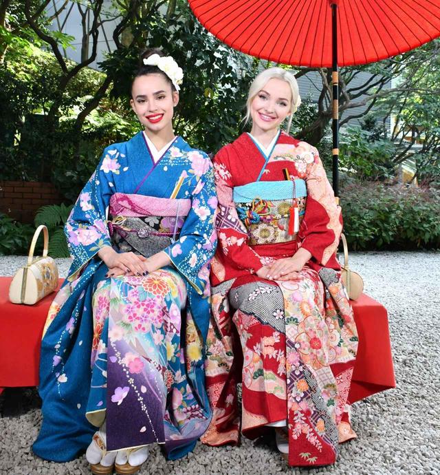 画像: ダヴとソフィア、目黒の日本庭園で和服に初挑戦。©Disney