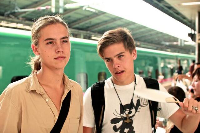 画像: 「日本は炊飯器くらい暑い」と日本の熱波にぐったり。©Cole Sprouse/Twitter
