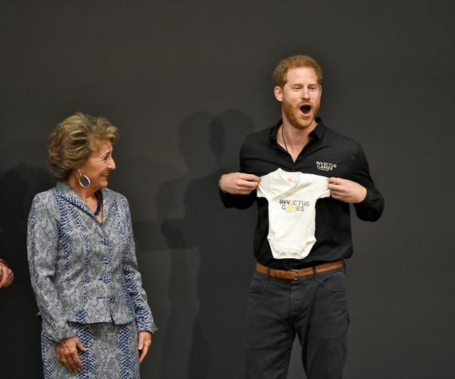 画像3: ヘンリー王子、長男「アーチー」誕生後初の出張ですっかり“パパの顔”