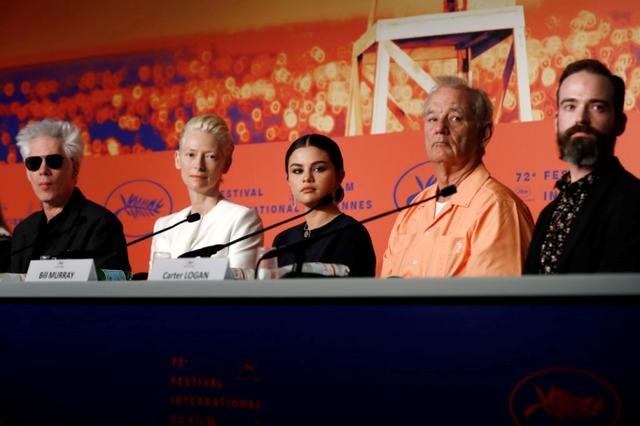 画像: 左から:ジム・ジャームッシュ監督、女優のティルダ・スウィントン、セレーナ・ゴメス、俳優のビル・マーレイ、プロデューサーのカーター・ローガン。