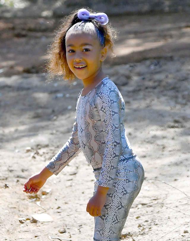 画像: キム・カーダシアンの娘ノース、『トイ・ストーリー』の衣装で踊る姿が可愛すぎる
