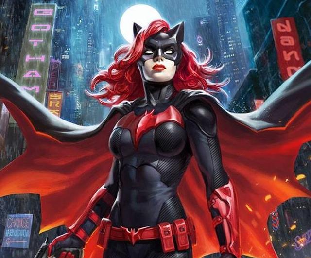 画像1: DC初のLGBTQ主人公!『バットウーマン』でルビー・ローズが恋人女性と熱烈キス
