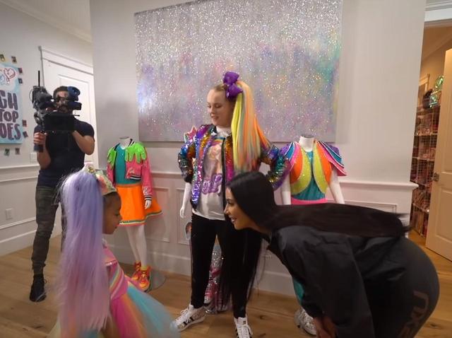 画像: YouTube ジョジョのチャンネルにキム・カーダシアンとノースちゃんが登場