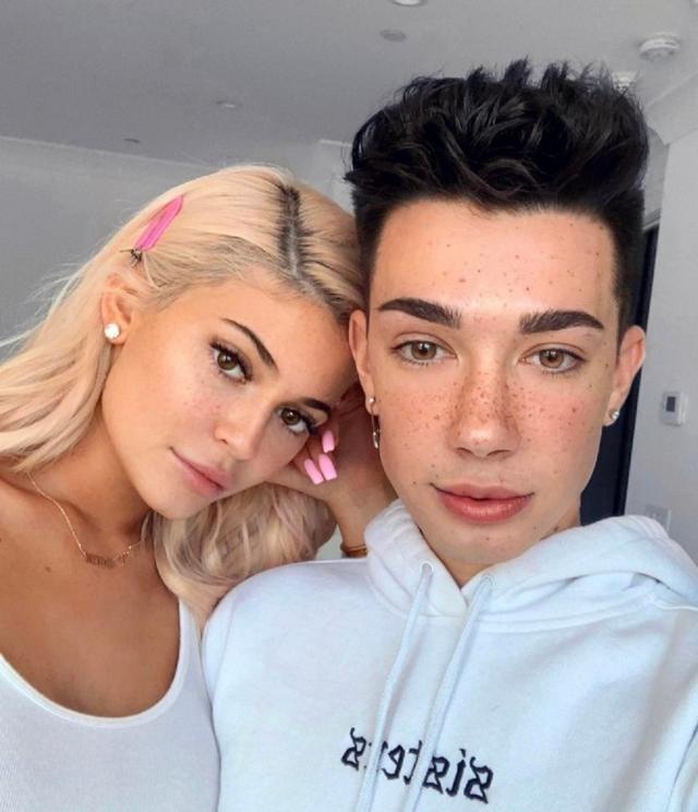 画像: ジェームスが以前公開したカイリーとのツーショット。©James Charles / Twitter