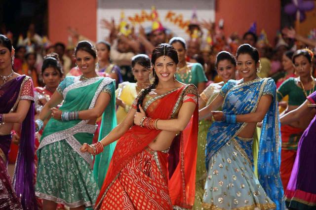 画像: 映画『AGNEEPATH』/ⒸDHARMA PRODUCTIONS / Album/Newscom