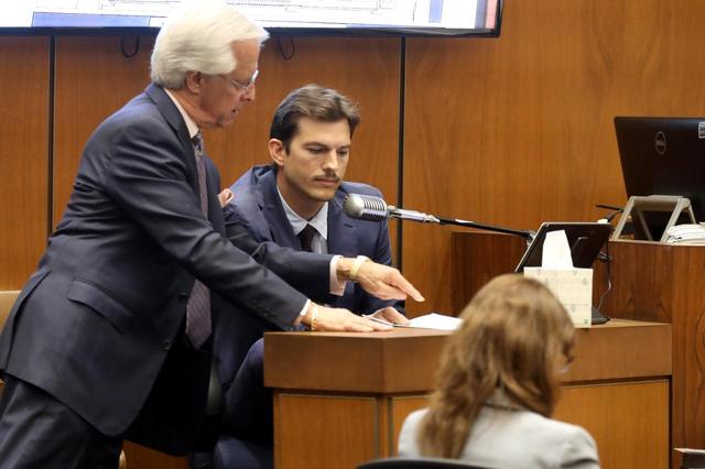 画像1: アシュトン・カッチャーが連続殺人事件の裁判で証言台へ、デート相手の女性が殺害され