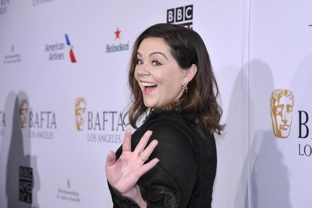 画像: ビリー・アイリッシュ、ファンとサプライズ対面での「仕掛け人姿」が可愛すぎる
