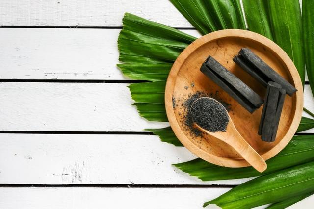 画像1: ダイエットの秘密は真っ黒な炭!「活性炭」の デトックスパワー