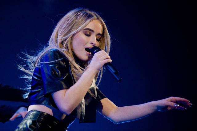 画像2: サブリナ・カーペンター、楽曲「Exhale」で歌った不安障害について告白