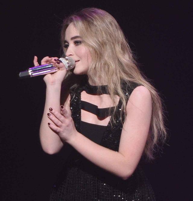 画像1: サブリナ・カーペンター、楽曲「Exhale」で歌った不安障害について告白