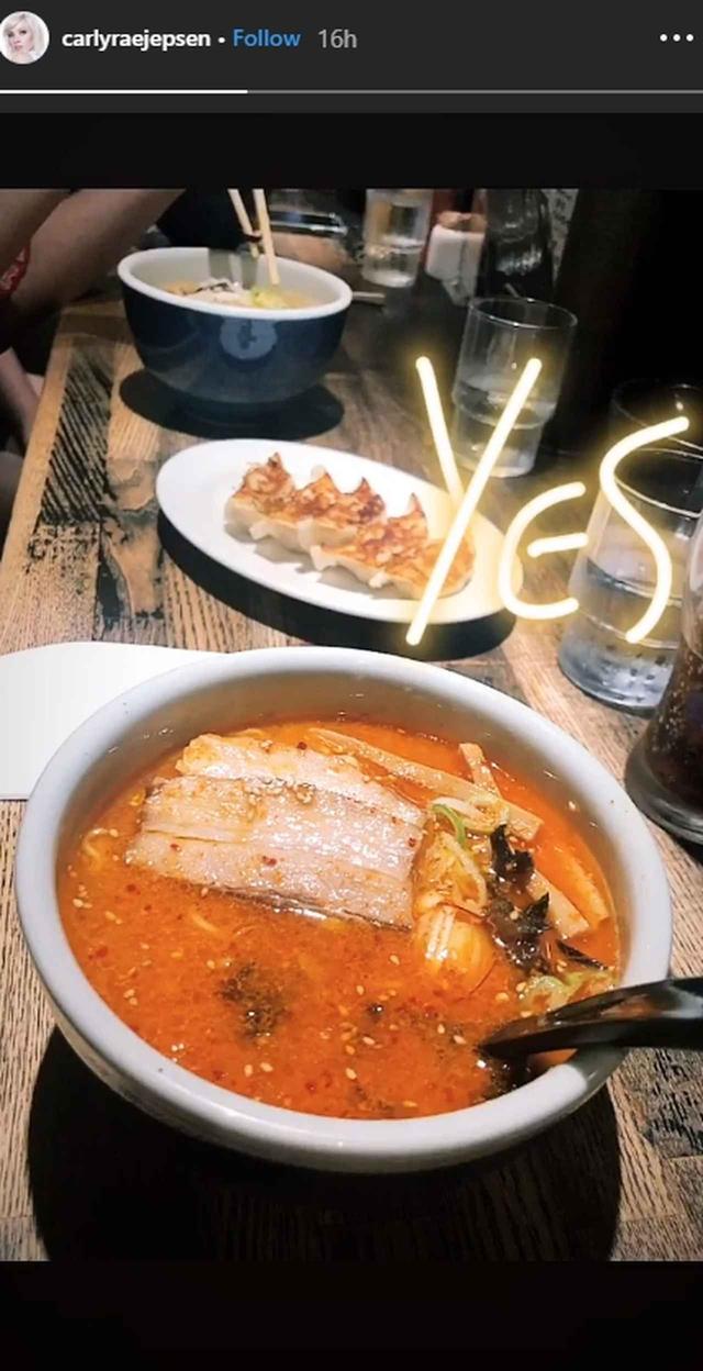 画像: @carlyraejepsen / Instagram