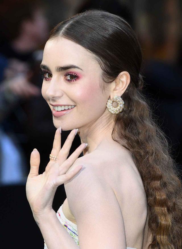 画像: 女優のリリー・コリンズ