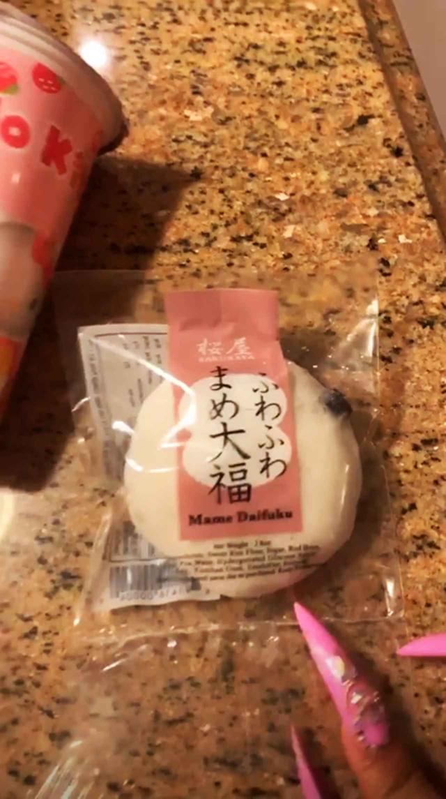 画像1: 日本のお菓子に舌鼓