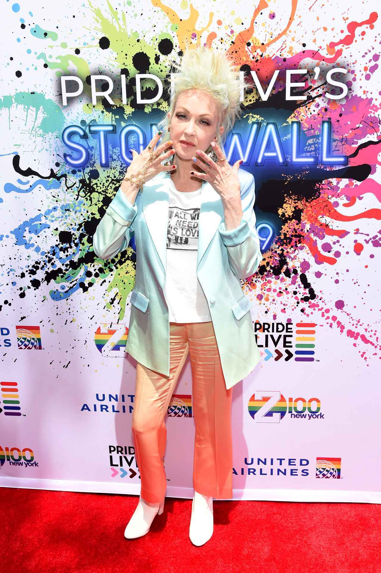 画像: LGBTQ+アイコンである大御所シンガーのシンディ・ローパー。