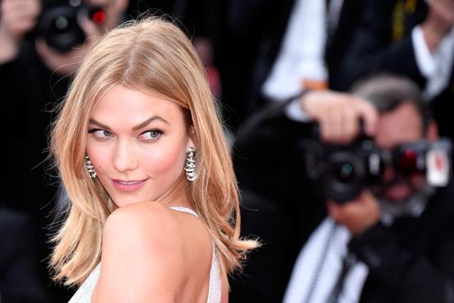 画像: VS元モデルが、元エンジェルの「ヴィクトリアズ・シークレット引退理由」を批判