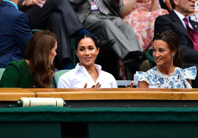 画像1: 初!キャサリン妃、メーガン妃、ピッパ・ミドルトンが3ショットを披露、親友のテニス観戦で