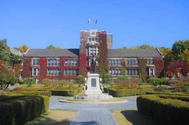画像: 韓国・ソウルにある延世大学校のキャンパスの一画。