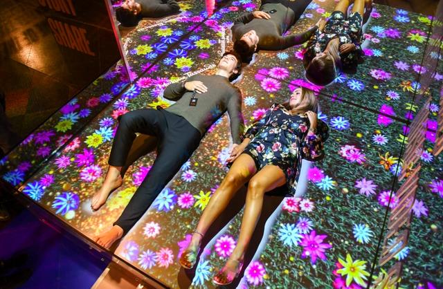 画像4: 妄想デートが楽しめる蝋人形がお目見え