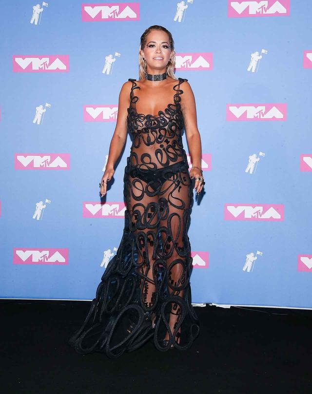 画像6: MTV VMAの歴史に残るセクシーすぎる衣装は目のやり場に困るものだらけ