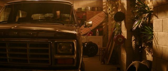 画像: フォード「ブロンコ」に乗るホブス。©YouTube/ Universal Pictures
