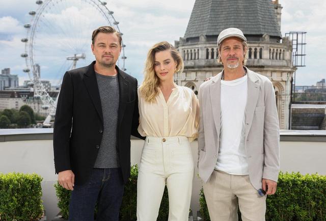 画像: 『ワンス・アポン・ア・タイム・イン・ハリウッド』でレオナルドと共演したマーゴット・ロビーとブラッド・ピット。