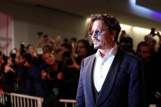 画像2: ジョニー・デップが娘の活躍にデレデレ