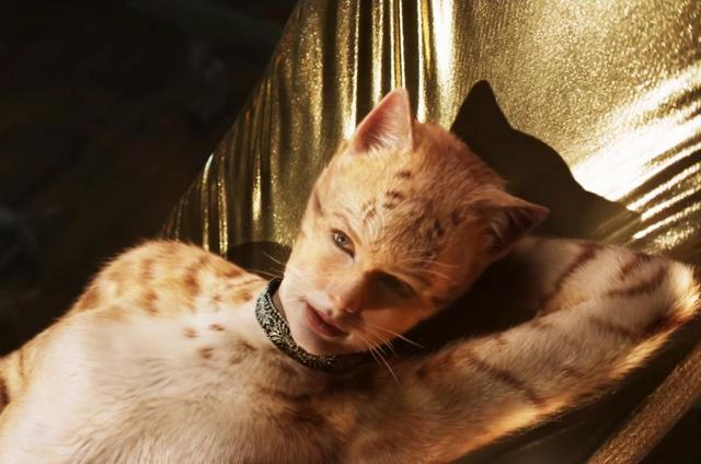 画像: シンガーのテイラー・スウィフトが演じる、セクシーなメス猫のボンバルリーナ。 www.youtube.com