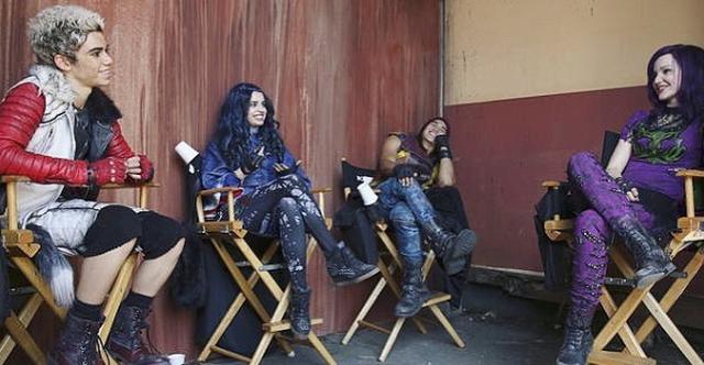 画像: 1作目の撮影の合間に談笑する4人。©Cameron Boyce