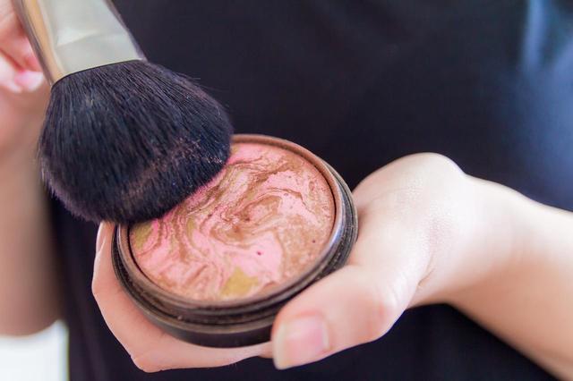 画像1: 正しい色味の「ブロンザー」を選ぶ方法