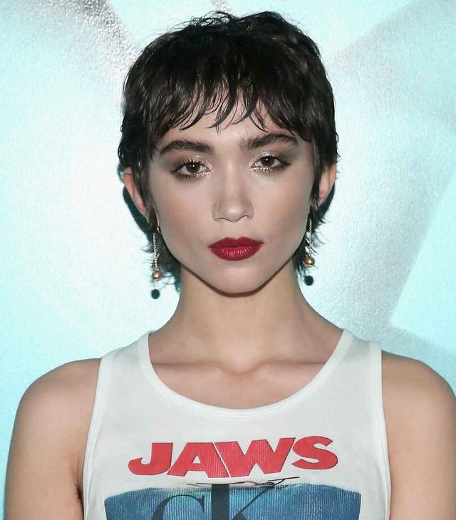 画像: ドラマ『ガール・ミーツ・ワールド』のローワン・ブランチャード