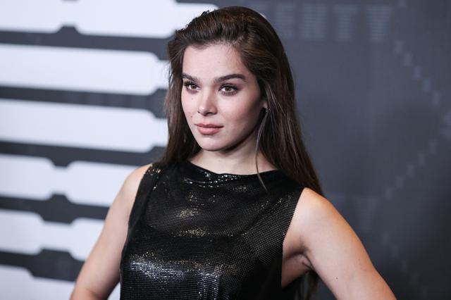 画像2: 歴史的な女性偉人のひとり、ディキンソンとは?