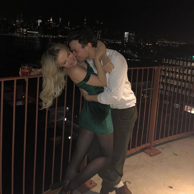 画像: © Dove Cameron / Instagram