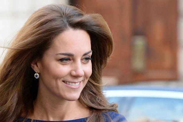 画像2: キャサリン妃、ふたたびダイアナ妃のアイテムを着用