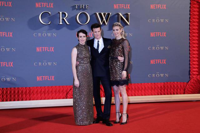 画像: 左から、クレア・フォイ、マット・スミス、ヴァネッサ・カービー