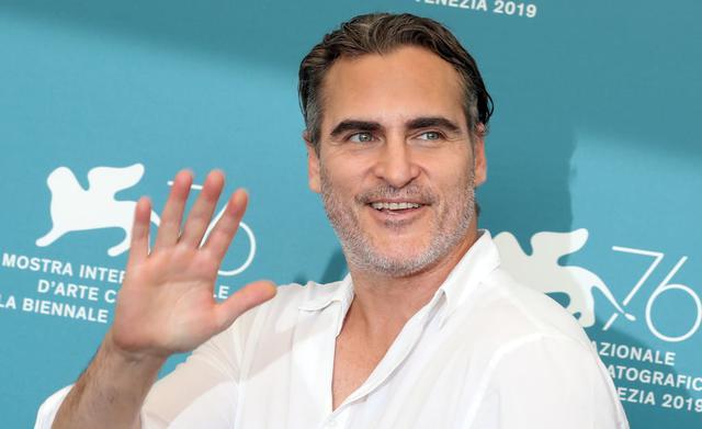 画像: ホアキン・フェニックス。『ジョーカー』が最優秀作品賞にあたる金獅子賞を受賞した第76回ヴェネツィア国際映画祭中のフォトコールにて。