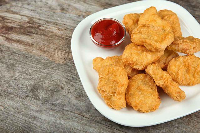 画像: マックのチキンナゲットに…?
