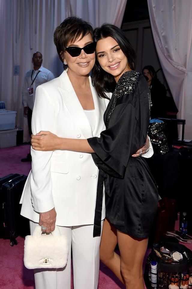画像: クリス・ジェンナーとケンダル・ジェンナー。