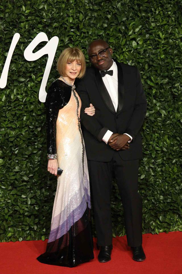 画像: 米Vogueの編集長であるアナ・ウィンターと英Vogueの編集長エドワード・エニンフルも出席。