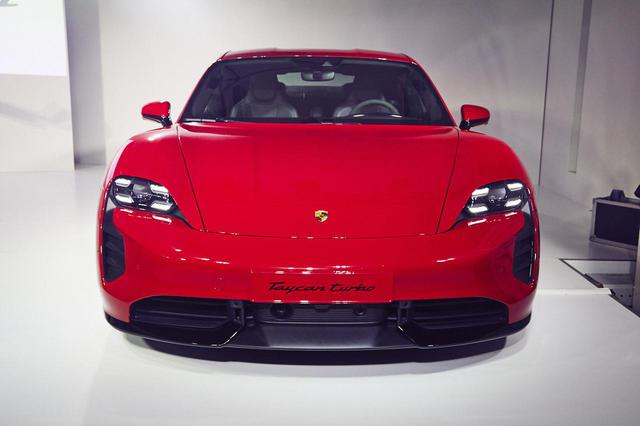 画像1: ポルシェの伝統を受け継ぐEV