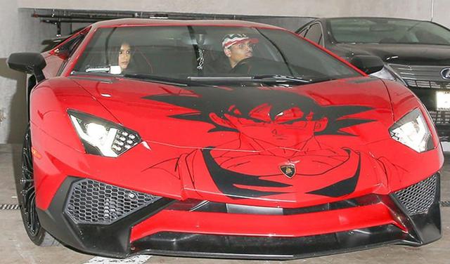 画像: 『ドラゴンボールZ』の主人公、孫悟空のペイントが施された高級車ランボルギーニを所有するほど。