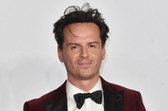 画像1: “ホット・プリースト”役として大人気