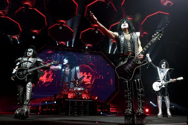画像1: KISSのグッズにカレーが登場