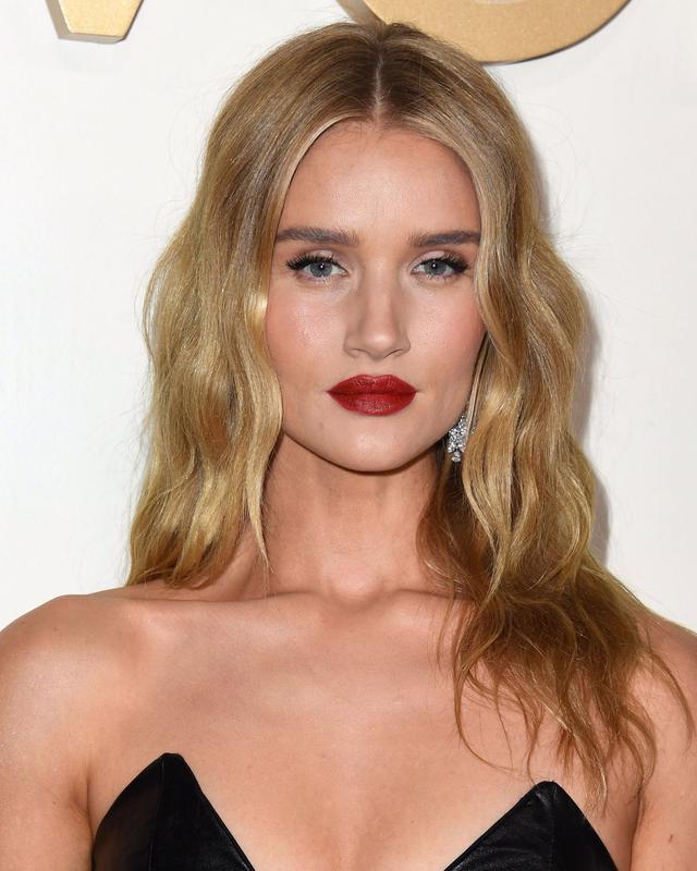 画像: モデルのロージー・ハンティントン・ホワイトリー