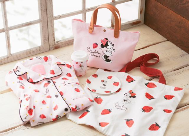 画像: ©Disney ルームウェア 3,900円、タンブラー 800円、トートバッグ(ピンク)2,500円、プレート 600円、トートバック(ホワイト) 2,900円