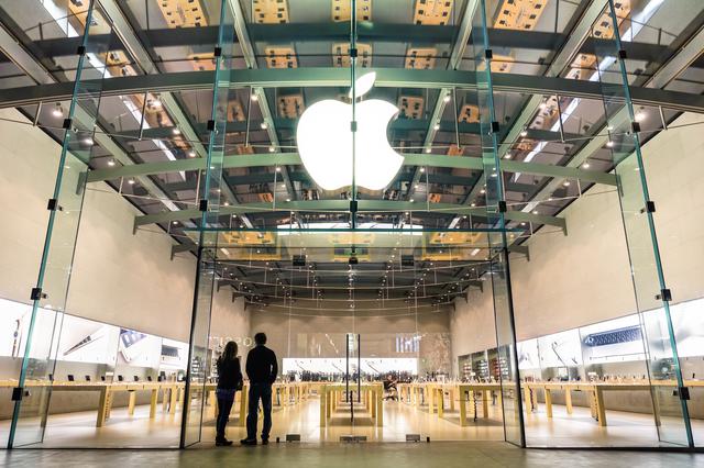 画像: アップル社から電話、女性の正体は…!