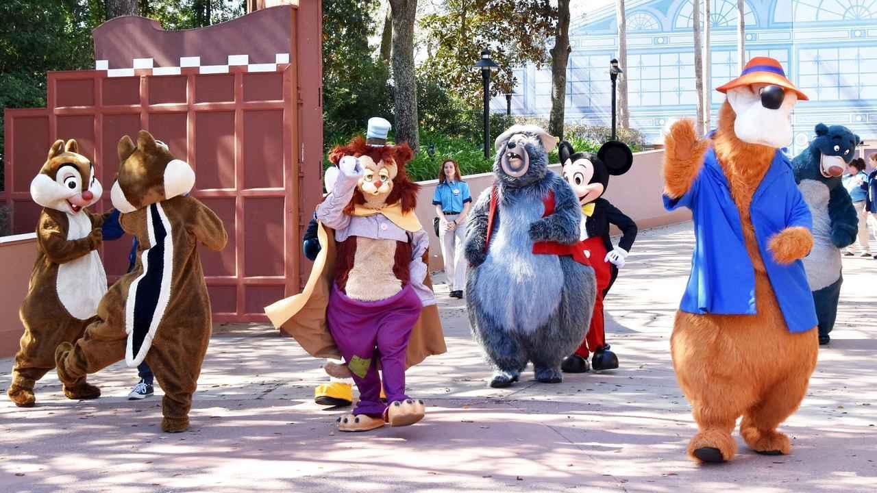 画像: ミッキーマウスが誰にも見られずに移動する方法